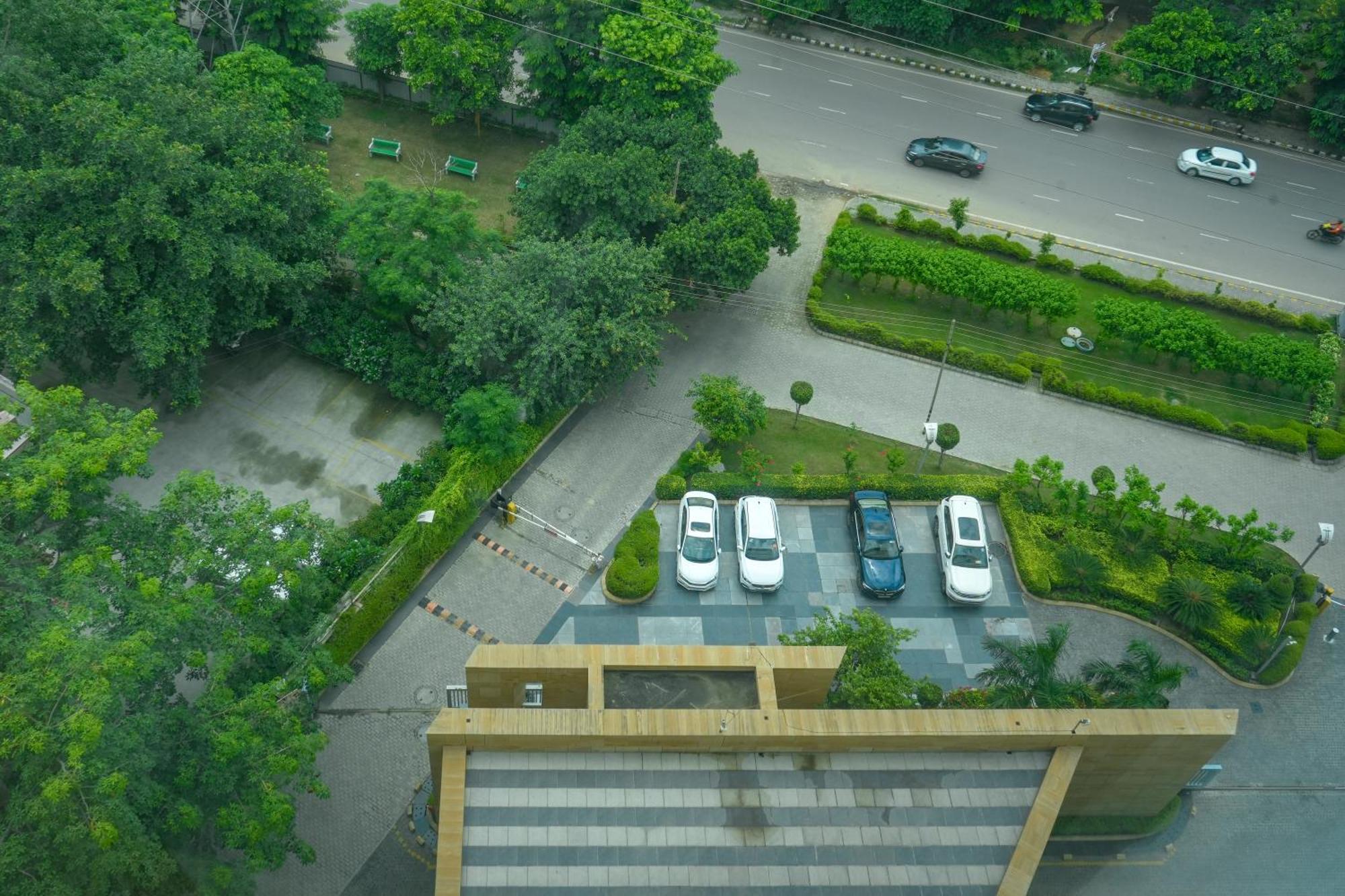 Courtyard By Marriott Gurugram Downtown Hotell Gurgaon Eksteriør bilde